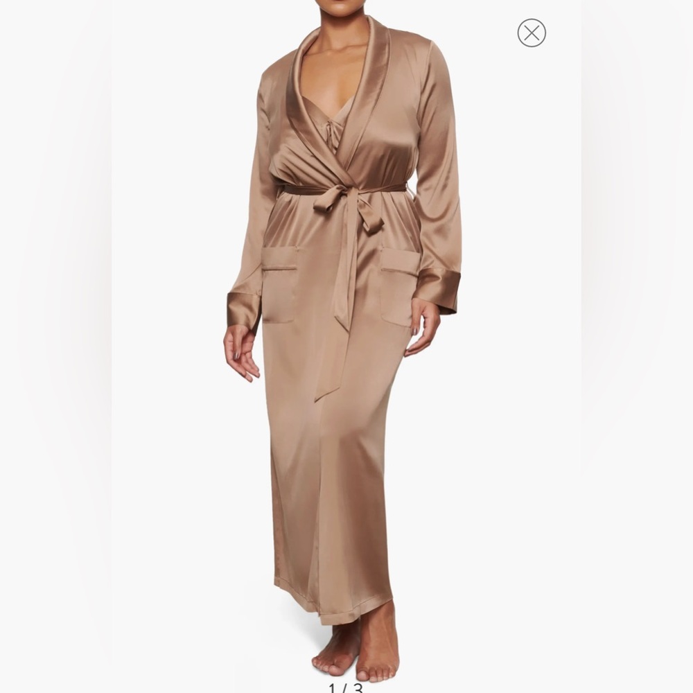 NWT SKIMS 4x long silk and spandex robe in sienna. Hot hot hot!!